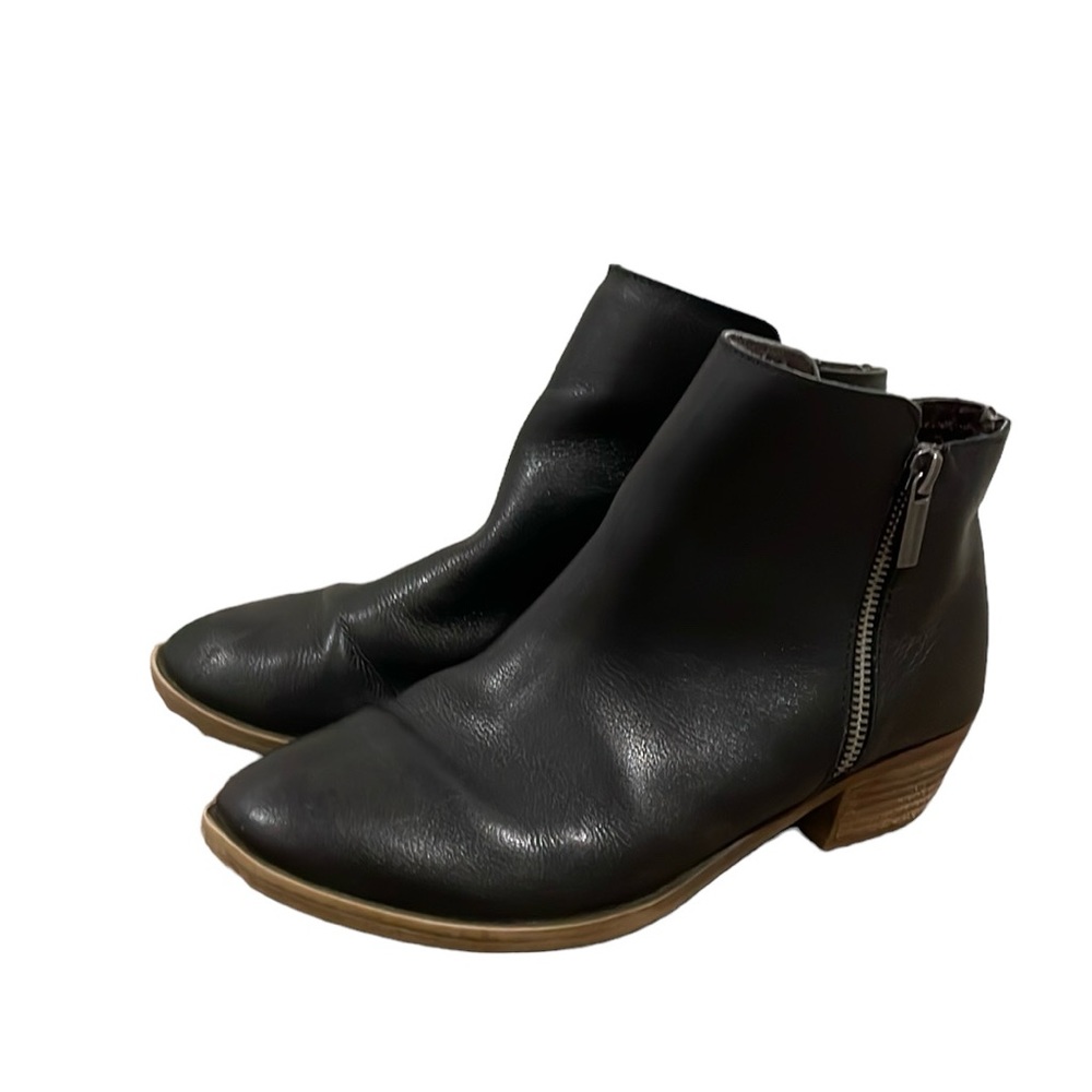 Leather Kenzie booties size 8 with decorative zippers